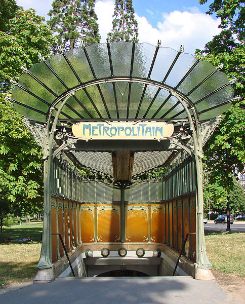 La station art nouveau de la porte Dauphine - Hector Guimard