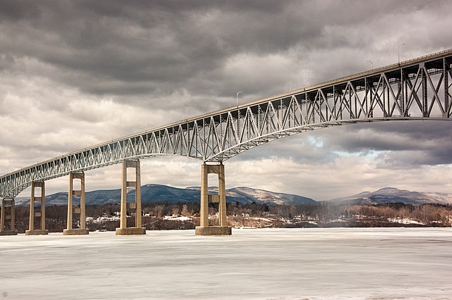 Kingston-Rhinecliff Bridge