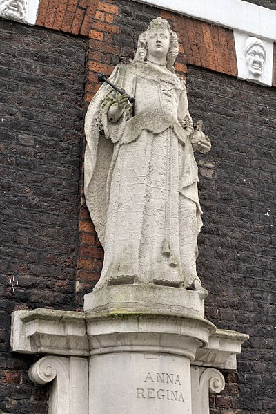 Statue of Queen Anne, Queen Anne's Gate - Francis Bird